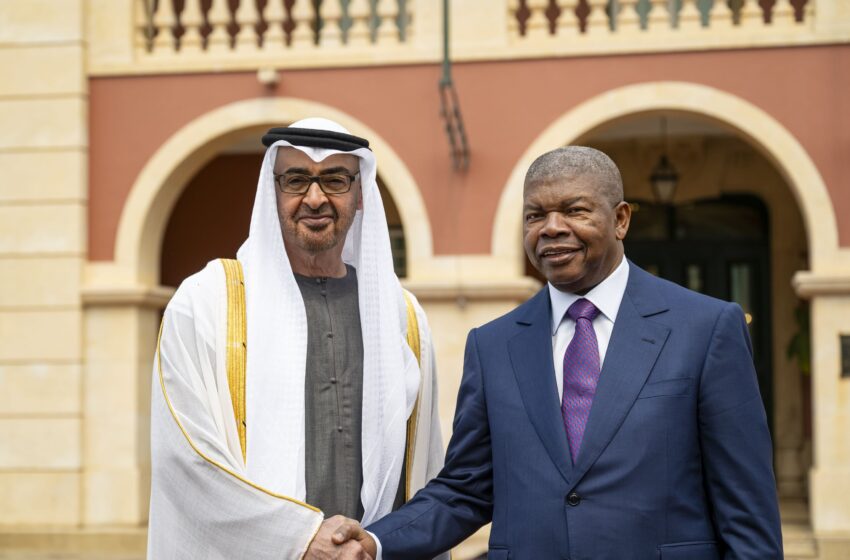 The President of Angola officially welcomed the UAE President at the Presidential Palace